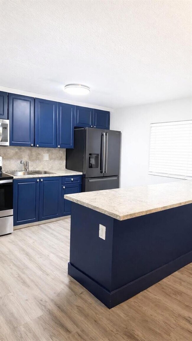 Foto del edificio - 6305 Hayes St