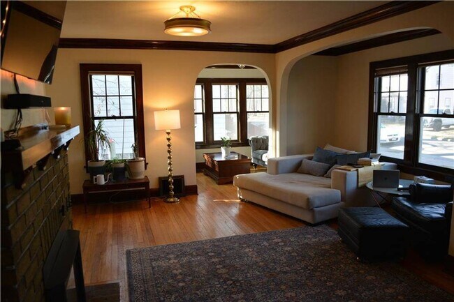 Building Photo - $2,250| 3bd 1.5Ba| 1729 Coolidge Court| Av...