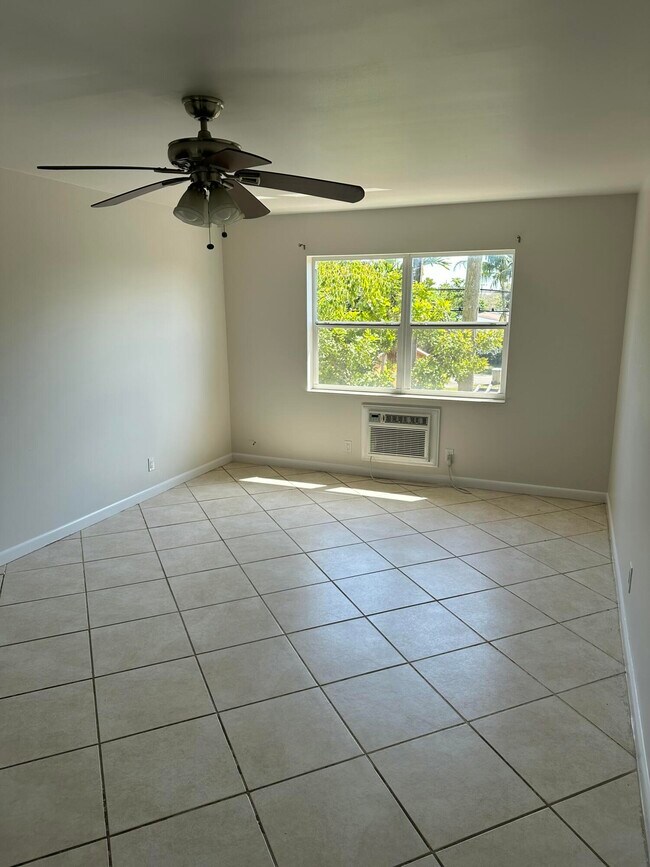 Foto del edificio - 1480 E Sample Rd