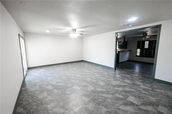 Foto del edificio - 3606 San Blas Dr
