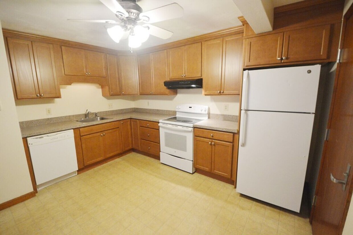 Foto principal - Holden: 2 Bed 1 Bath, Heat & Hot Water Inc...