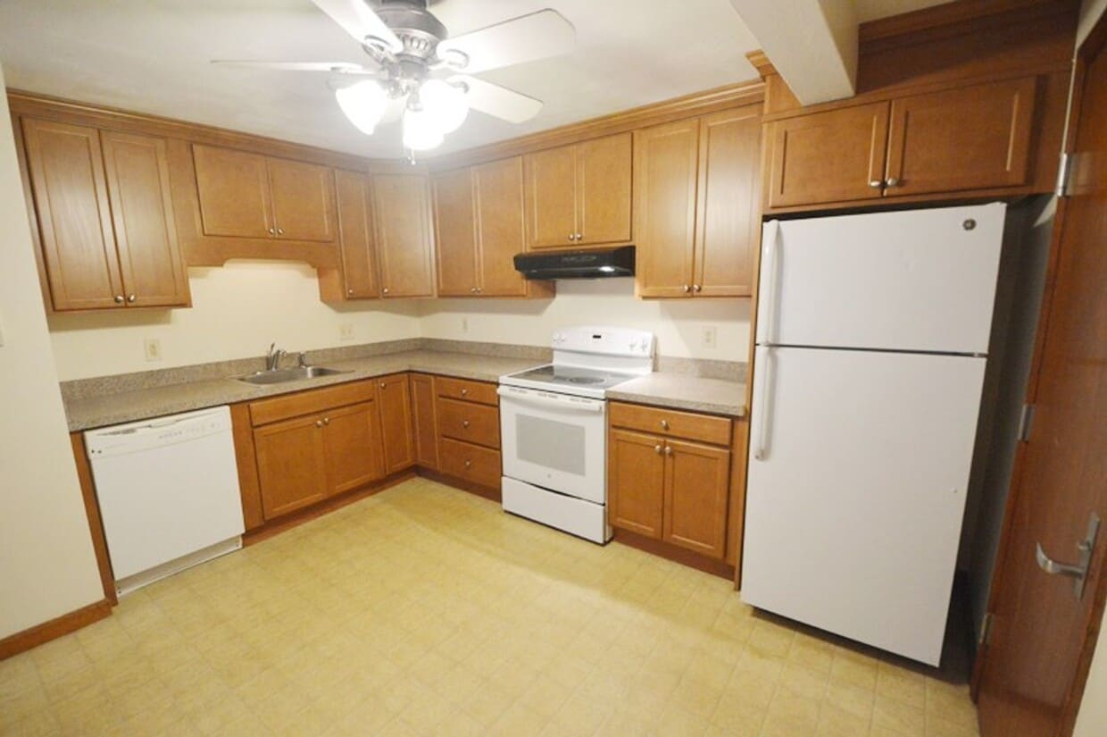 Primary Photo - Holden: 2 Bed 1 Bath, Heat & Hot Water Inc...