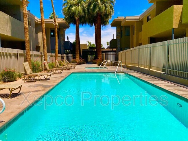 Building Photo - 880 E Palm Canyon Dr