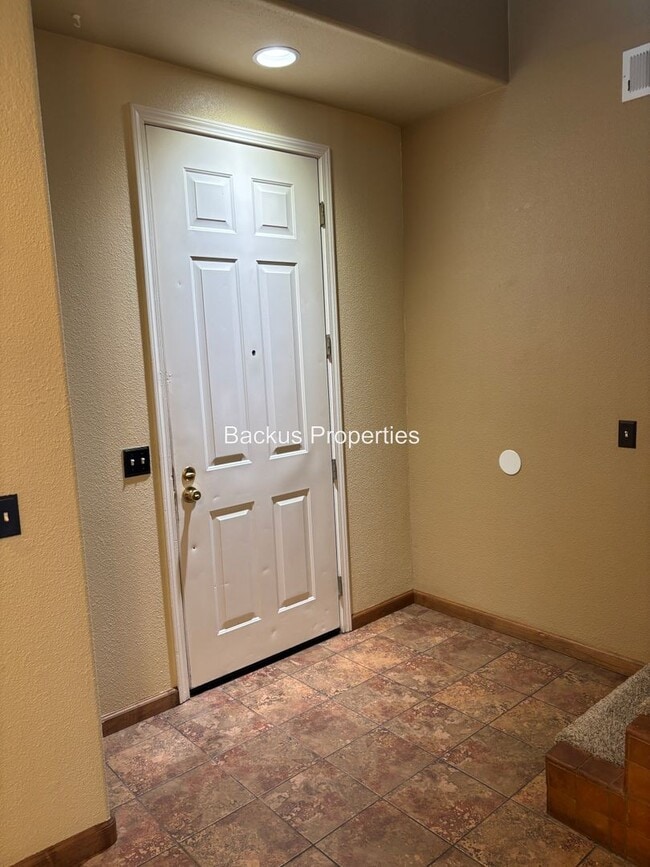 Foto del edificio - Wonderful two-level home in Creekbridge area