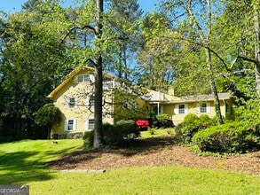 Building Photo - 2131 Perrin Dr