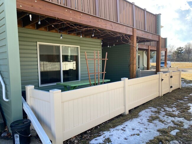 Building Photo - 1855 Icarus Dr