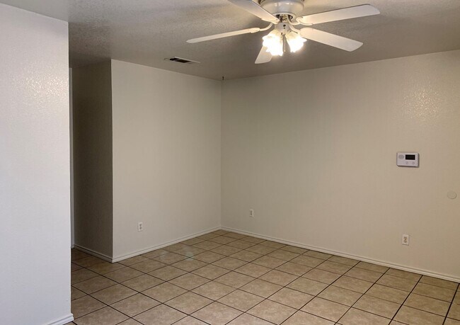Building Photo - 1708 Benttree Dr