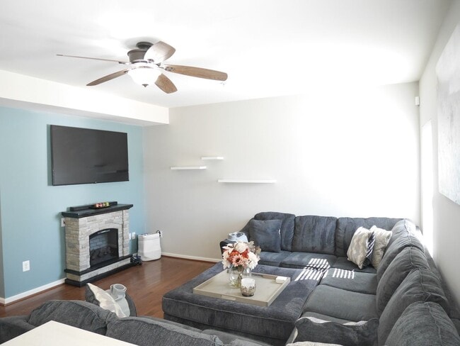 Building Photo - Modern 5-Bedroom Home in Easton – Offered Furnished or Unfurnished