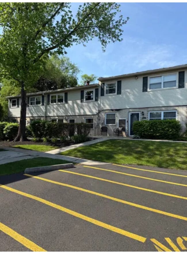 Building Photo - 613 Edison Ave