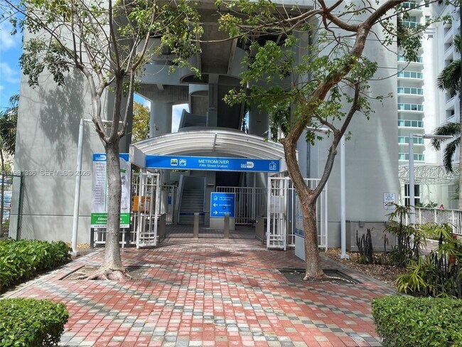 Building Photo - 41 SE 5th St