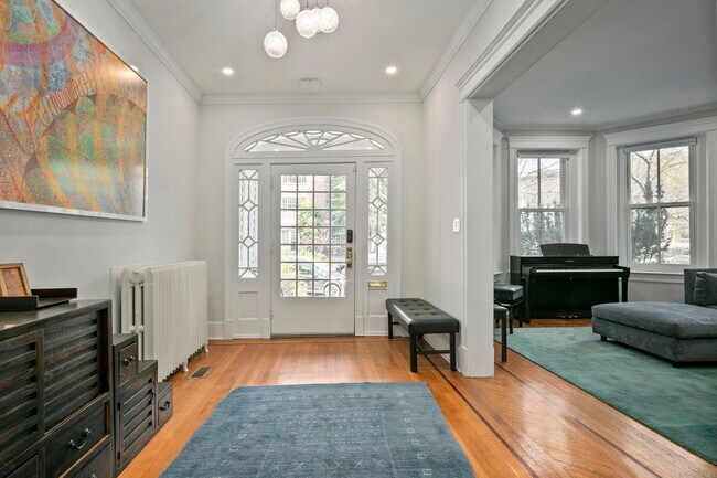 Building Photo - 2616 Cathedral Ave NW