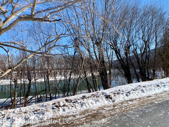 Foto del edificio - 826-828 Lower Creek Rd