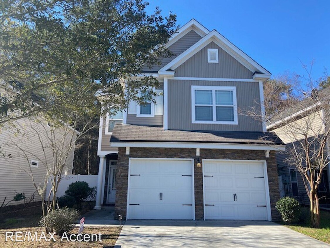 3 br, 2.5 bath House 640 Summer Hill Way House Rental in Richmond Hill, GA