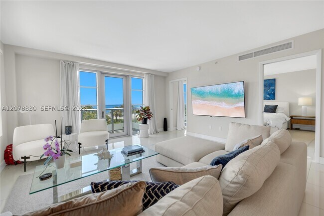 Foto del edificio - 3739 Collins Ave