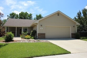 Building Photo - 2633 Sunstone Dr