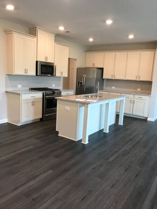 Building Photo - Spacious 3BR Townhome in Cumming | 2,178 Sq Ft | Available September 1