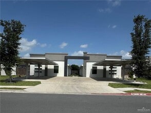 Building Photo - 6 Angelina Dr