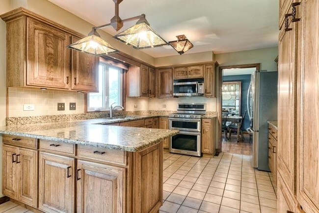 Building Photo - 4 bedroom in Naperville IL 60565