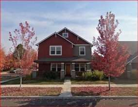 Building Photo - 2728 NE Black Oak Pl