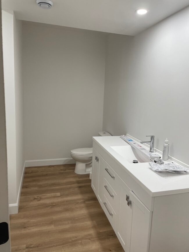 Building Photo - 233 Mill St W