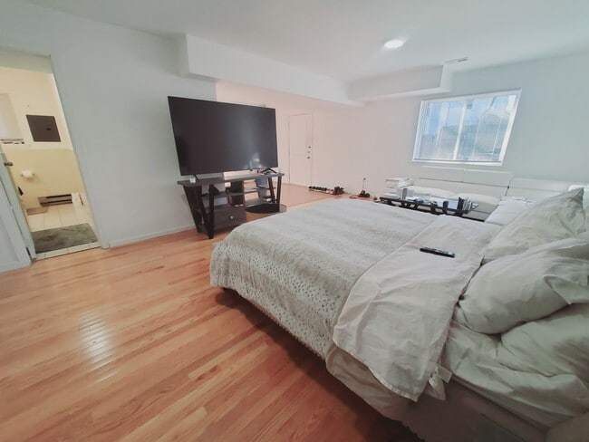 Building Photo - 42 Dora St