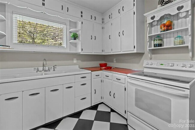 Building Photo - 1030 Dooley Dr