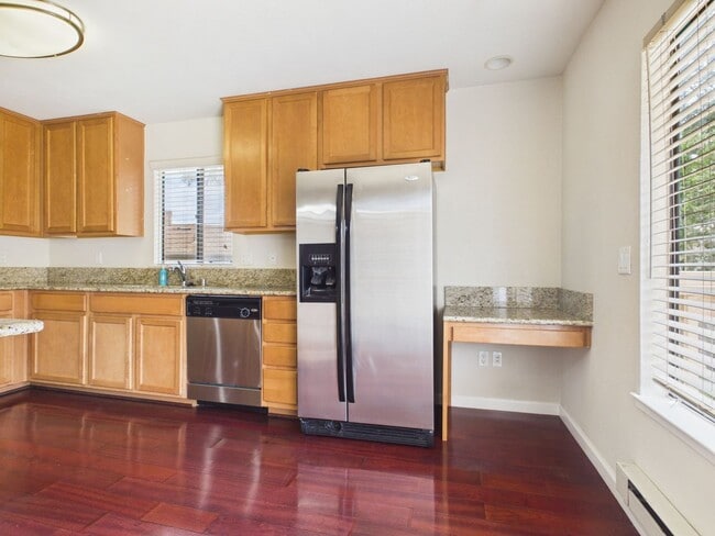 Building Photo - 2 Bedroom Condo at Kimberly Place in Monterey