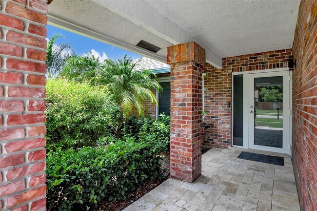 Foto del edificio - 17301 Lake Park Rd
