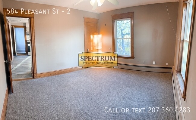 Building Photo - 584 Pleasant St