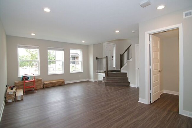 Foto del edificio - Beautiful Zionsville Townhome - Special Of...