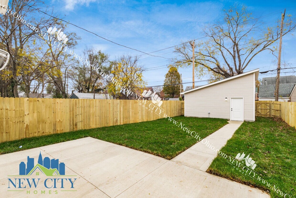 Building Photo - BRAND NEW 3 Bedroom Home Ready For Move In!