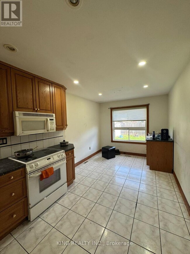 Building Photo - 10 Torada Ct