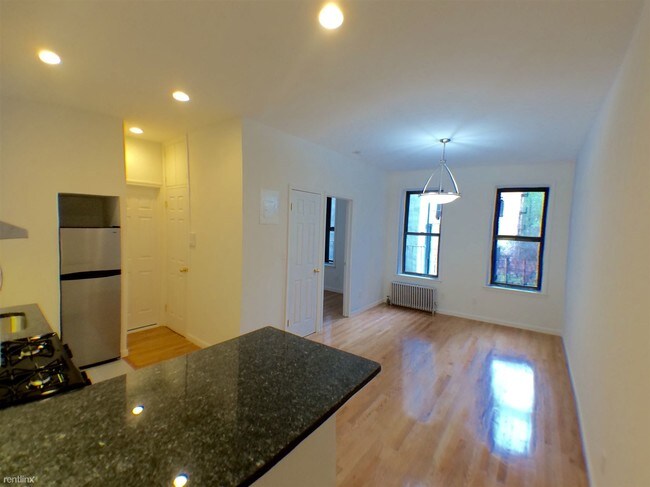 Building Photo - 1 br, 1 bath Apartment - 749 Driggs Ave 07
