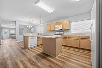 Building Photo - 10430 Deer Branch