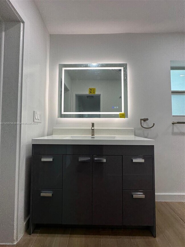 Building Photo - 1838 Fillmore St