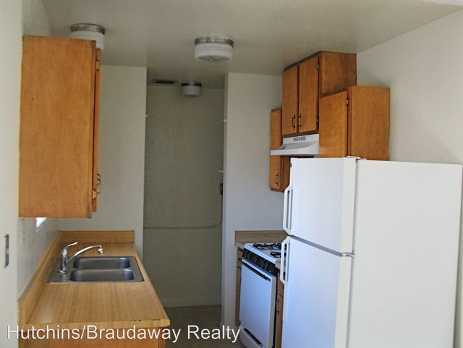 Building Photo - 2220-2222 Reo Dr