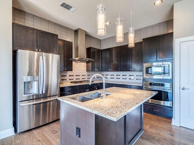Foto del edificio - 8110 Ranch Rd 2222
