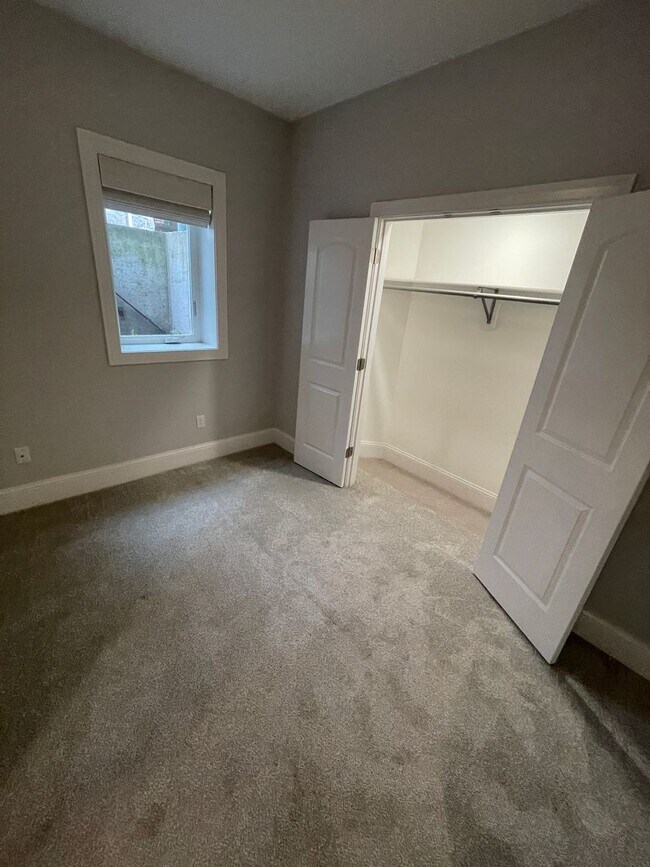 Foto del edificio - All new modern one bedroom with parking