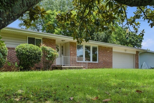 Building Photo - 4727 Briarwood Dr