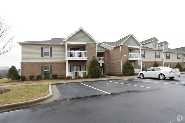 Primary Photo - Lanier Pointe Apartments