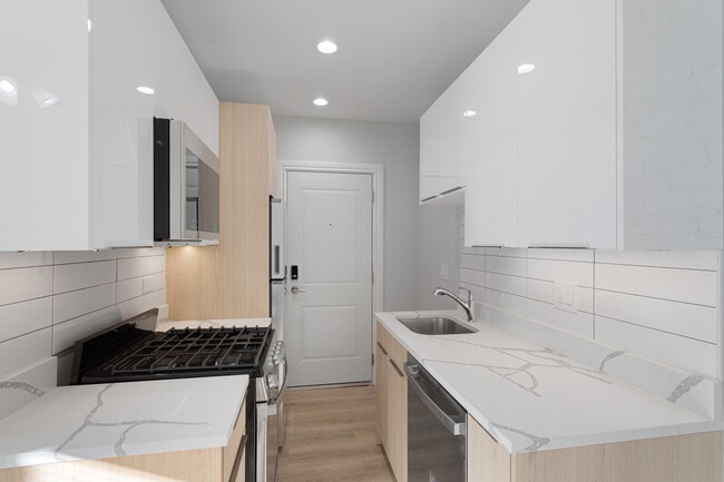 Building Photo - 1631 W Chase Ave