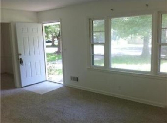 Foto del edificio - 10104 White Ave