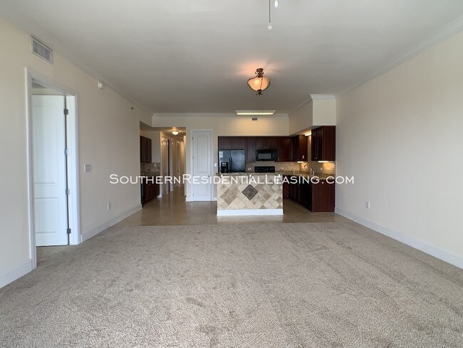 Foto del edificio - 13928 River Rd