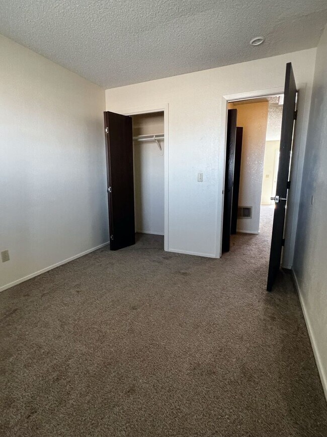 Foto del edificio - 211 N Broadway St