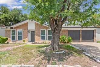 Building Photo - 10100 Woodglen Dr