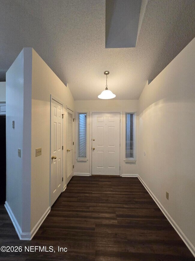 Building Photo - 9150 Camshire Dr