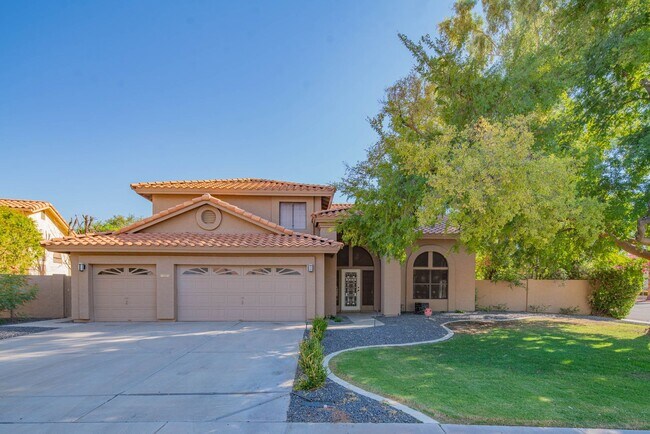 Foto del edificio - 5 Bed 3 bath House with Pool in dynamic so...