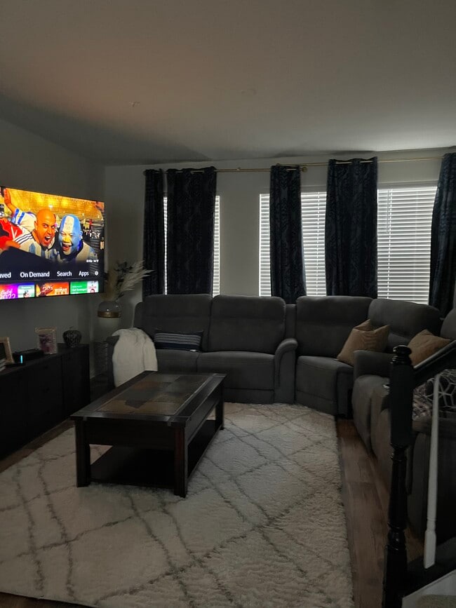 Building Photo - 6994 Executive Way