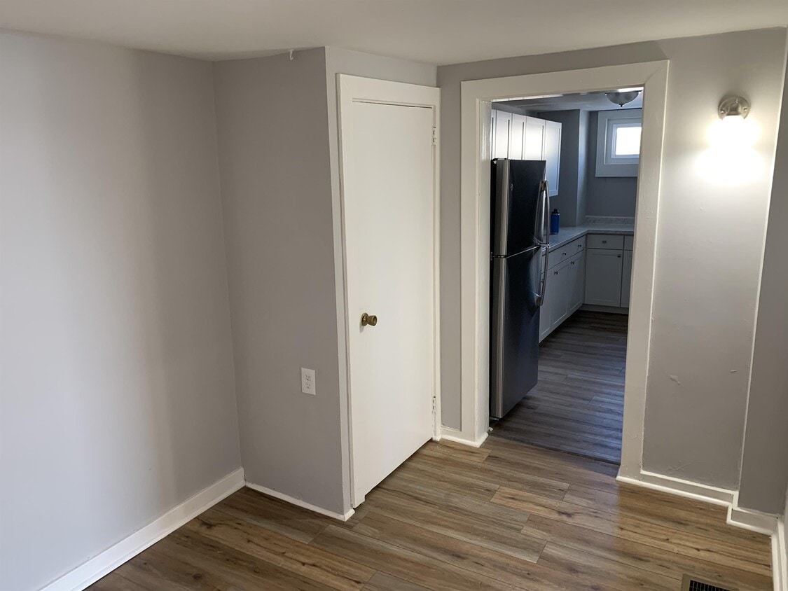 337 E Main St Unit 6, Carnegie, PA 15106 Room for Rent in Carnegie