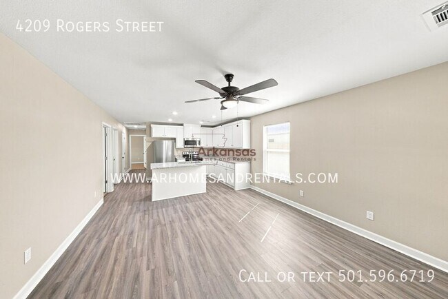 Building Photo - 4209 Rogers St